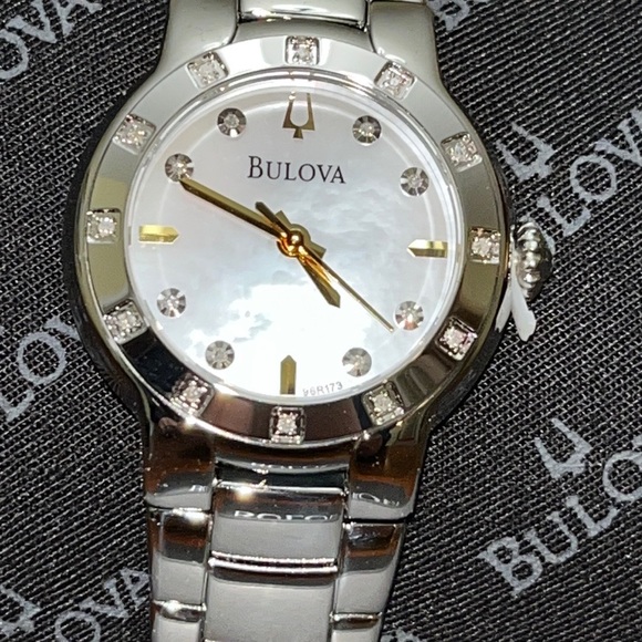 Bulova watch new in a box - Picture 2 of 8